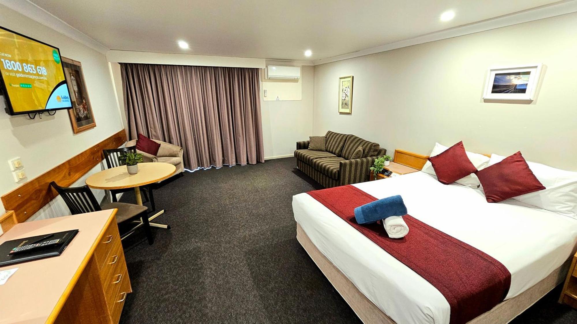 Hilltops Retreat Motor Inn Young Ngoại thất bức ảnh