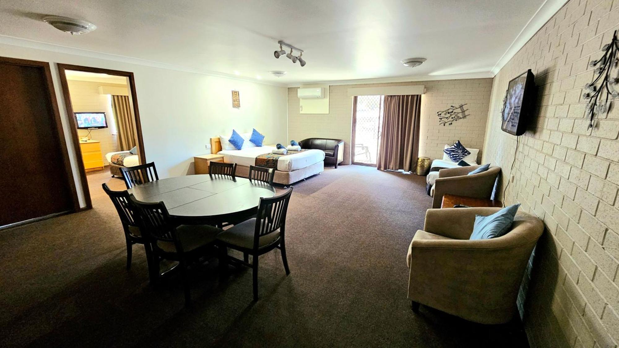 Hilltops Retreat Motor Inn Young Ngoại thất bức ảnh