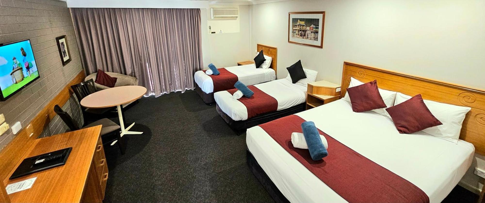 Hilltops Retreat Motor Inn Young Ngoại thất bức ảnh