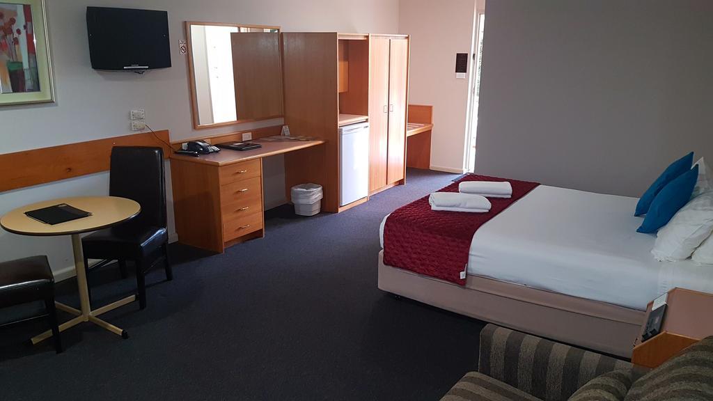 Hilltops Retreat Motor Inn Young Ngoại thất bức ảnh
