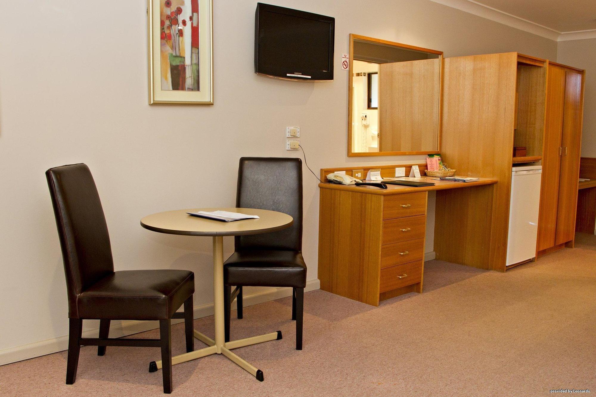 Hilltops Retreat Motor Inn Young Ngoại thất bức ảnh